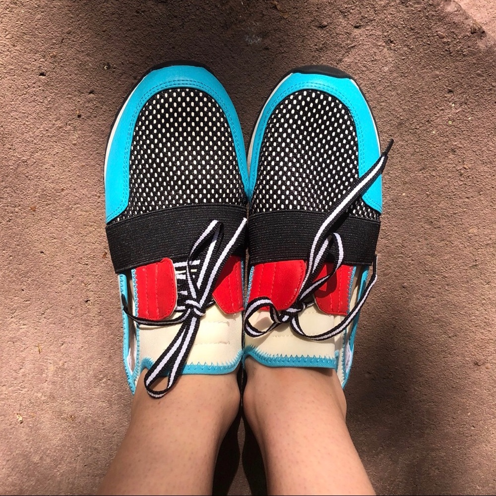 SODA SNEAKERS 6.5 / 7 WOMEN SIZE TENNIS SHOE PRIMARY COLORS